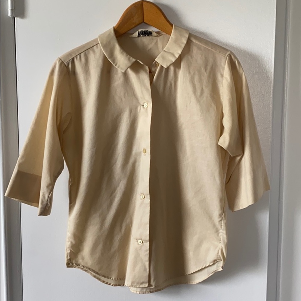 Cute Blouse with Half-Length Sleeves